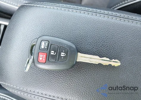 2016 Toyota Corolla S Plus z USA, uszkodzony, nr VIN 5YFBURHE4GP505153